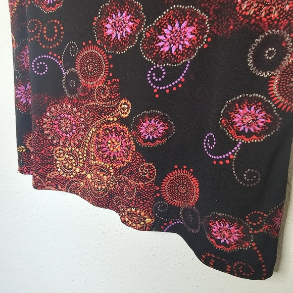Black Red Top Womens *L/XL Lined Short Sleeve Stretchy Blouse Circle Flower READ - Picture 3 of 9